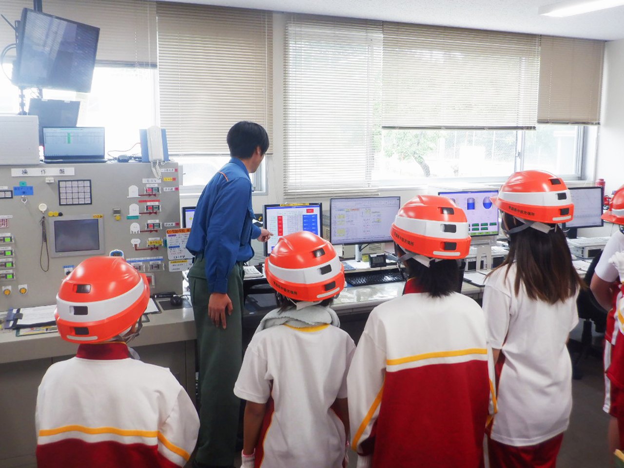 青森ガスターミナルにて小学生基地見学会を行いました。